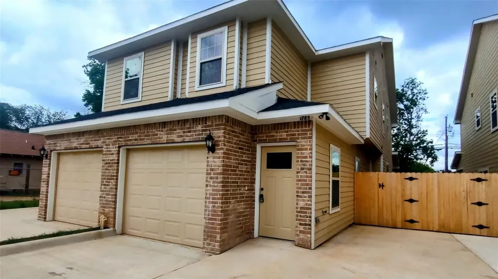 1705 Ash Crescent Street Fort Worth TX 76104