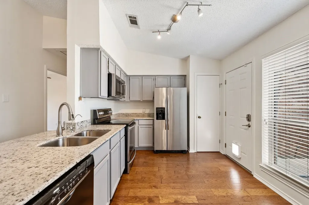 2010 Cottage Oak Lane Colleyville TX 76034