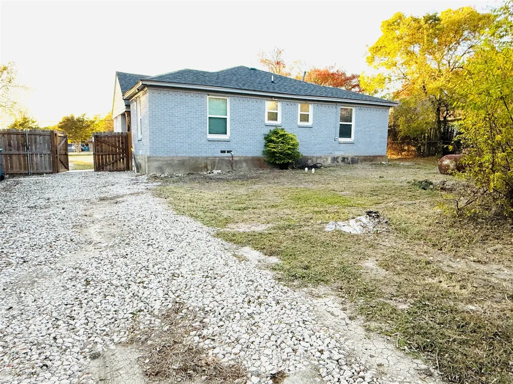632 Peggs Street Desoto TX 75115