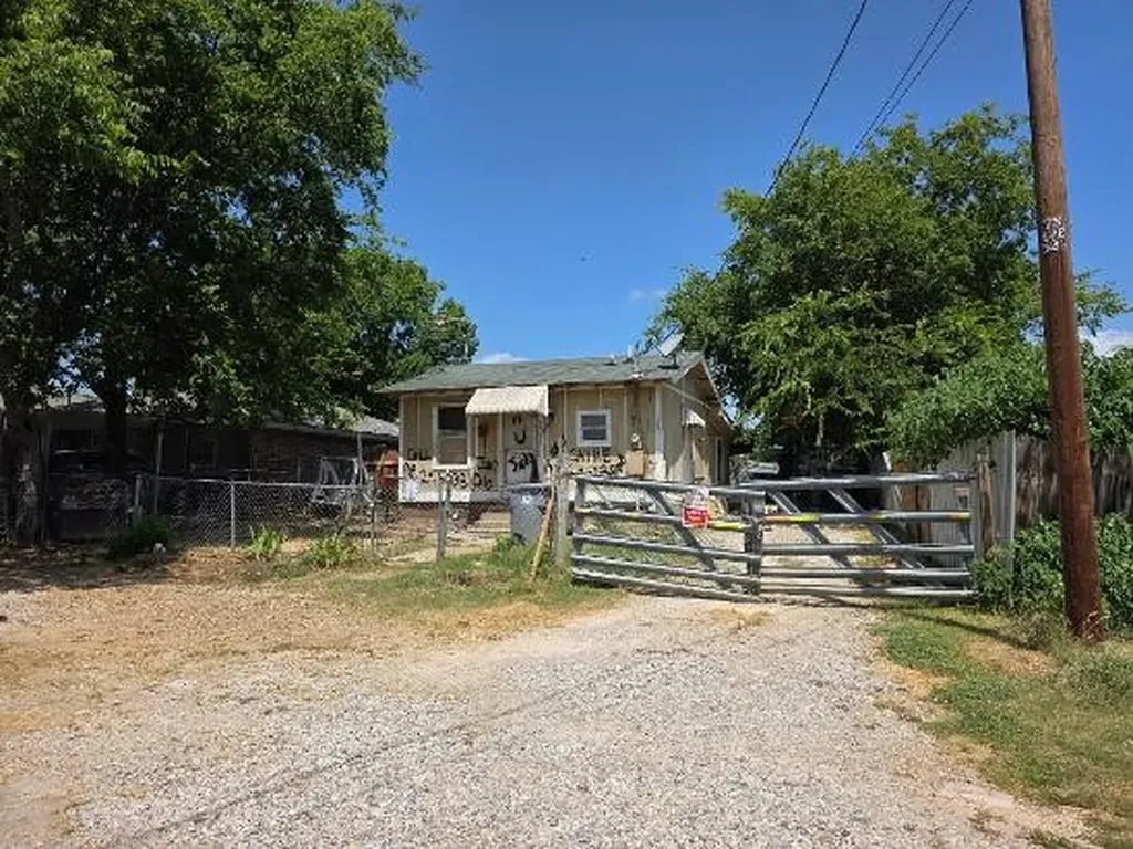 2071 Cool Mist Lane Dallas TX 75253