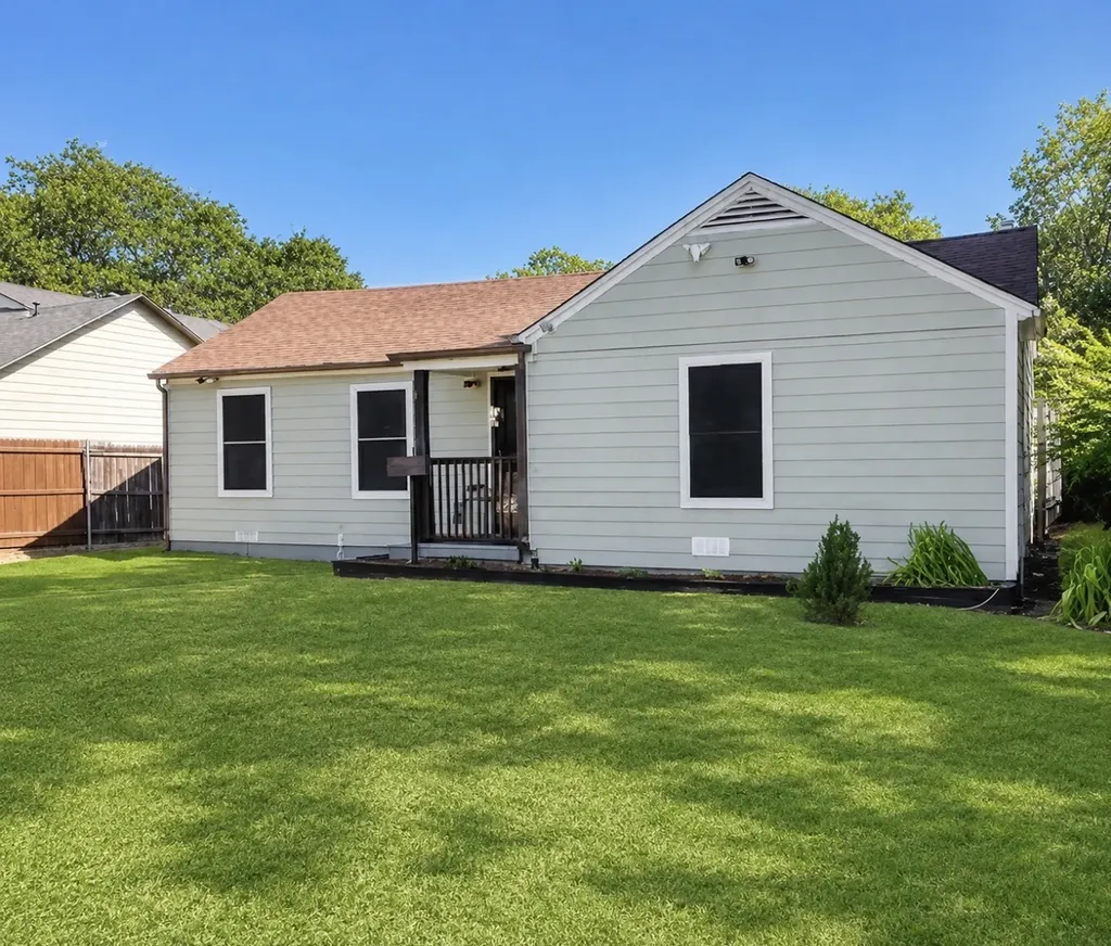 1642 Ash Street Grand Prairie TX 75050