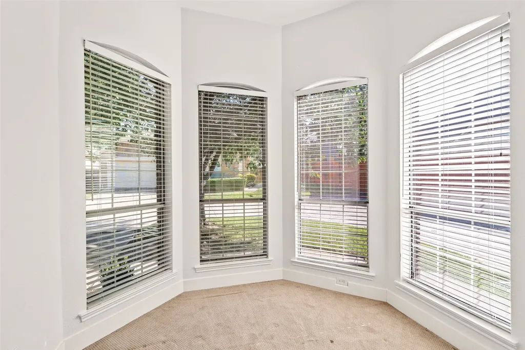 381 Arbor Lane Euless TX 76039