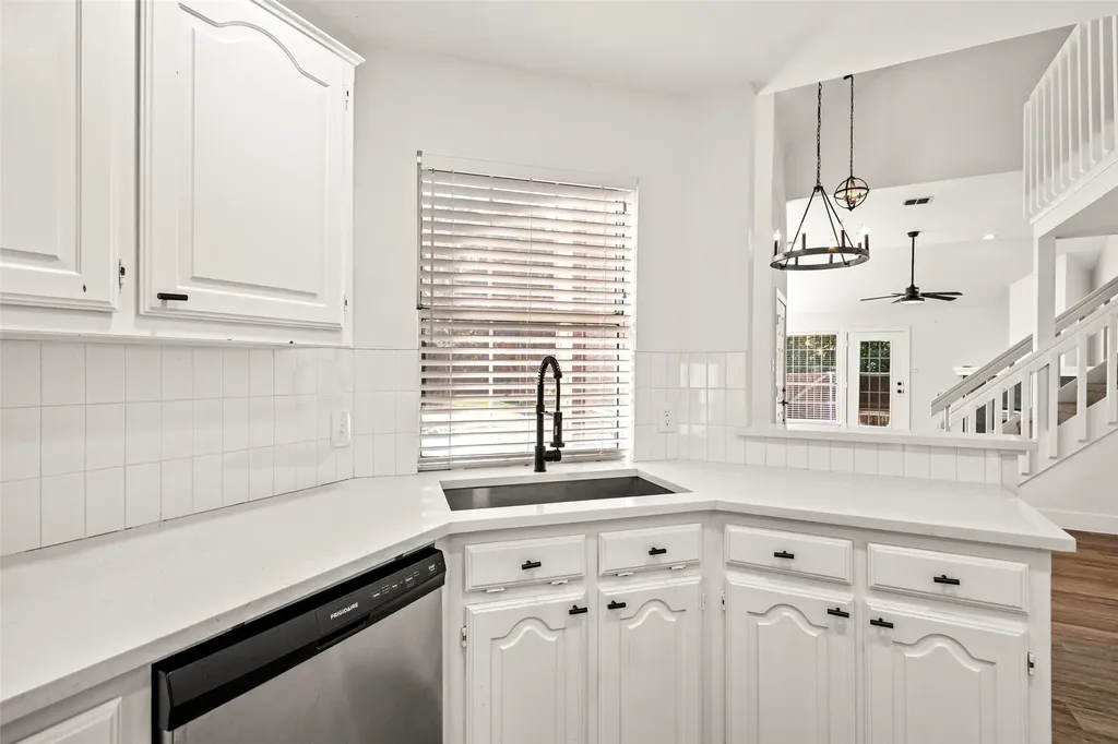 381 Arbor Lane Euless TX 76039