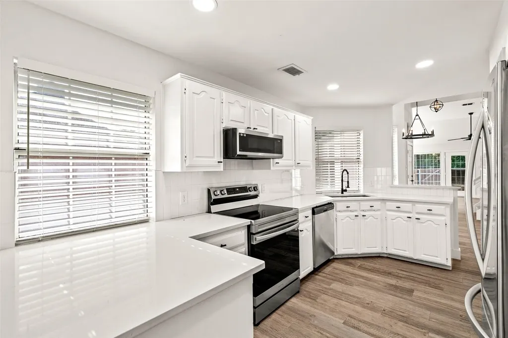 381 Arbor Lane Euless TX 76039