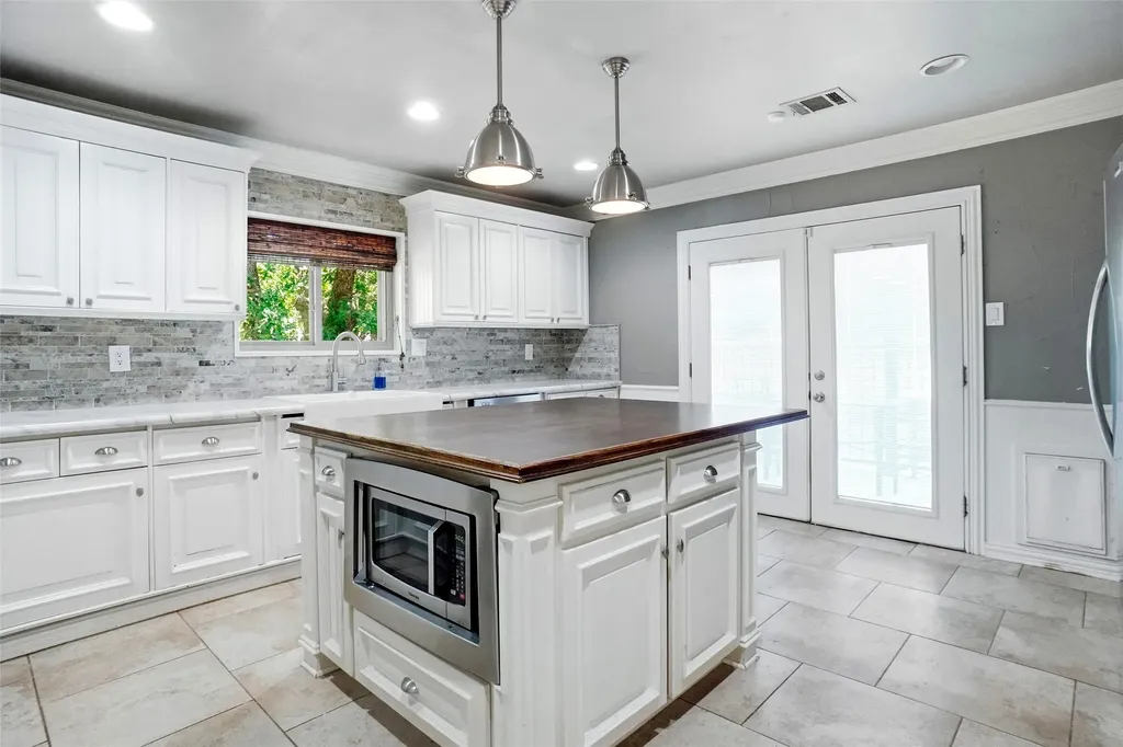 6813 Parkwood Drive North Richland Hills TX 76182