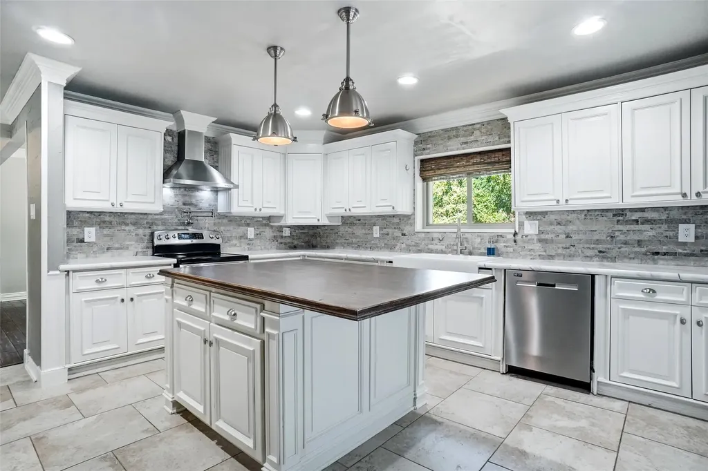6813 Parkwood Drive North Richland Hills TX 76182