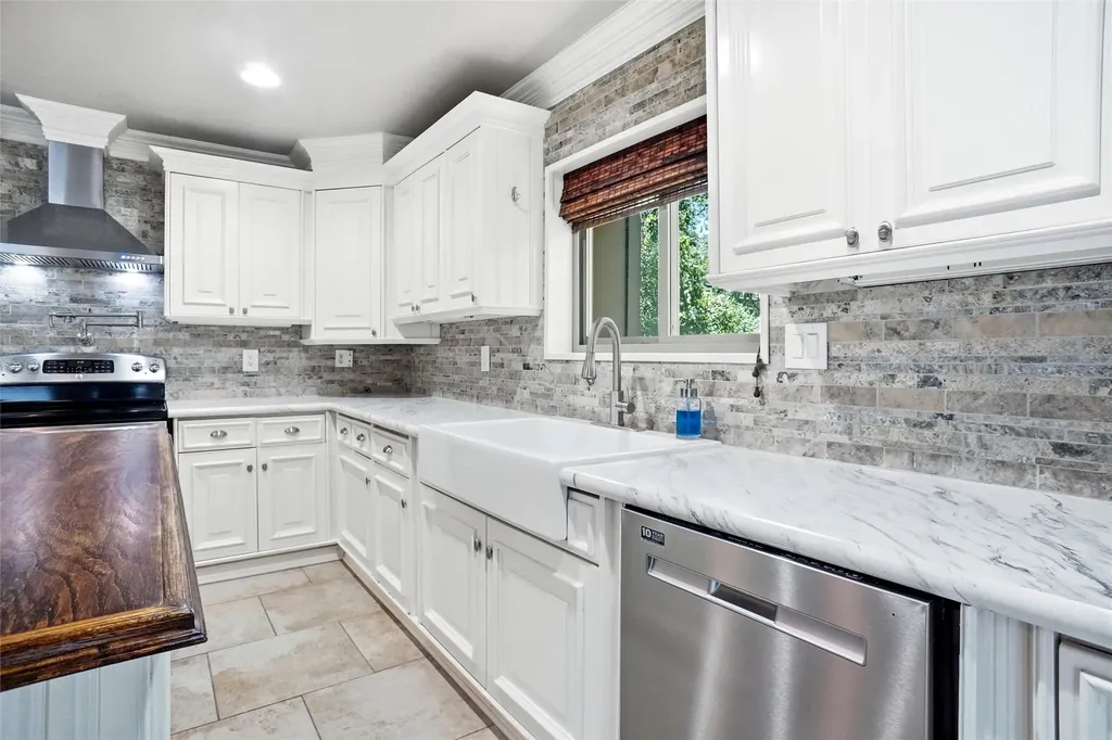 6813 Parkwood Drive North Richland Hills TX 76182