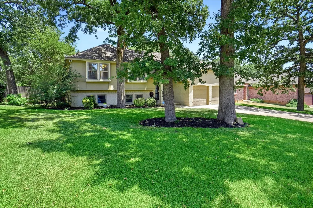 6813 Parkwood Drive North Richland Hills TX 76182