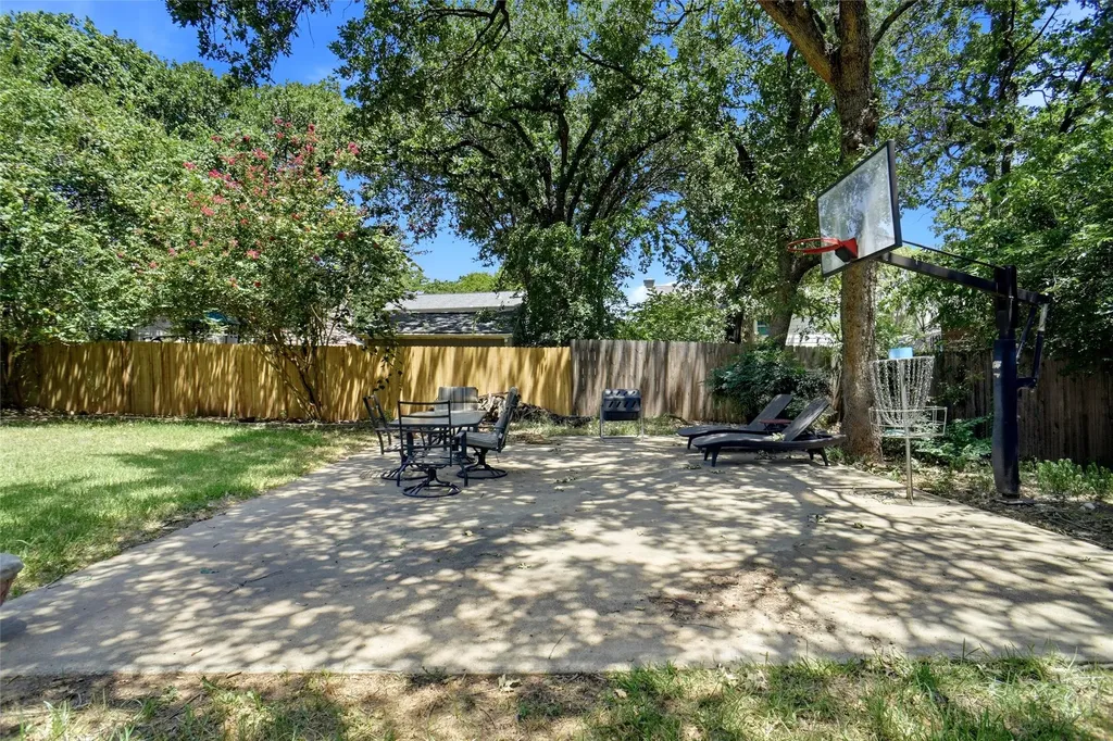 6813 Parkwood Drive North Richland Hills TX 76182