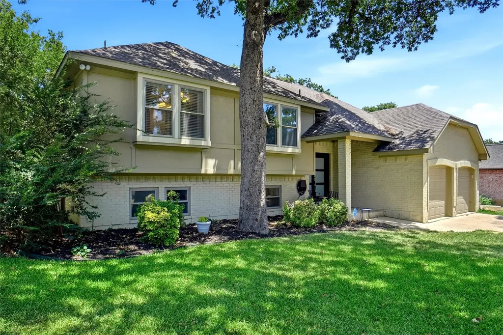 6813 Parkwood Drive North Richland Hills TX 76182