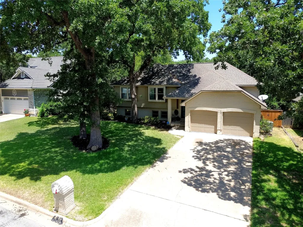 6813 Parkwood Drive North Richland Hills TX 76182