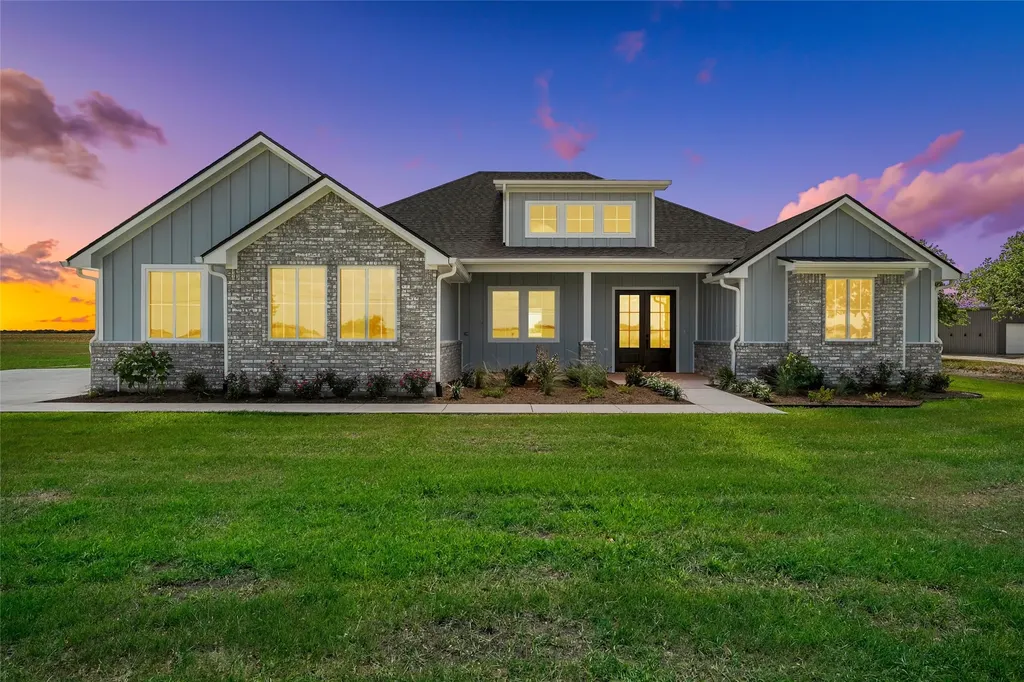 1025 Galaxy Woodway TX 76712