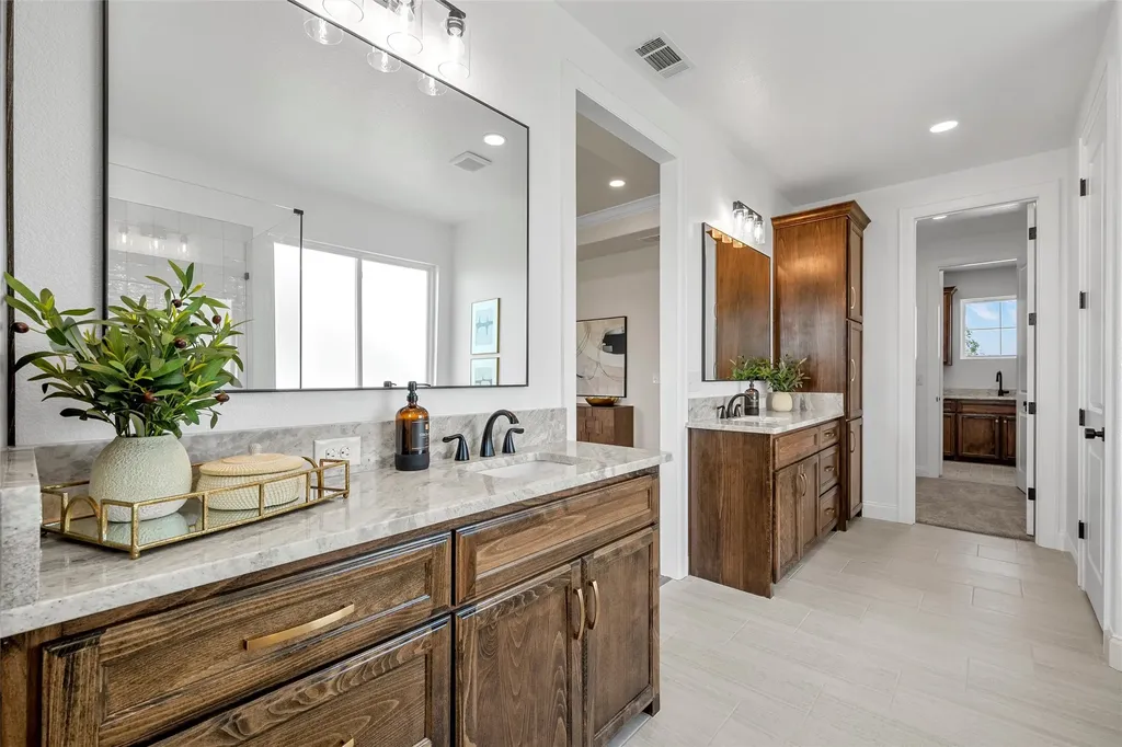 1025 Galaxy Woodway TX 76712