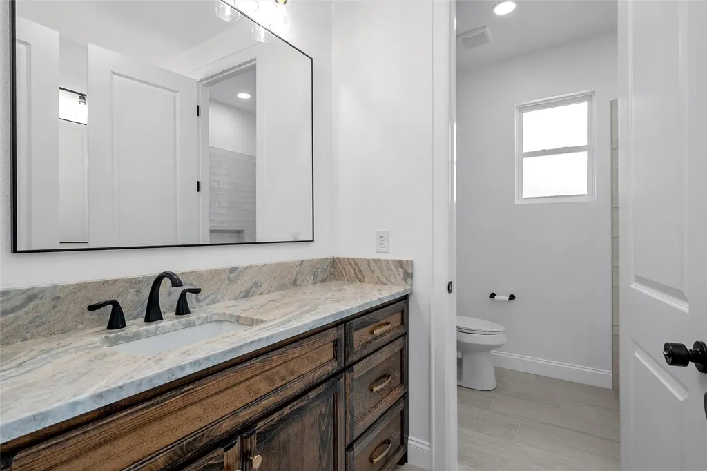 1025 Galaxy Woodway TX 76712