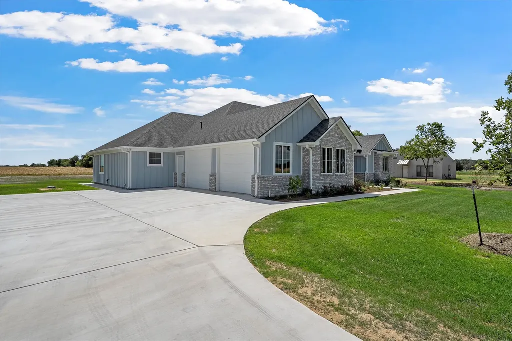 1025 Galaxy Woodway TX 76712