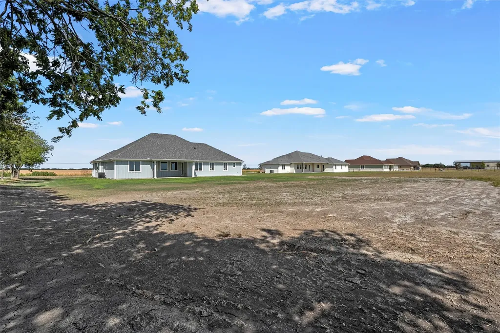 1025 Galaxy Woodway TX 76712