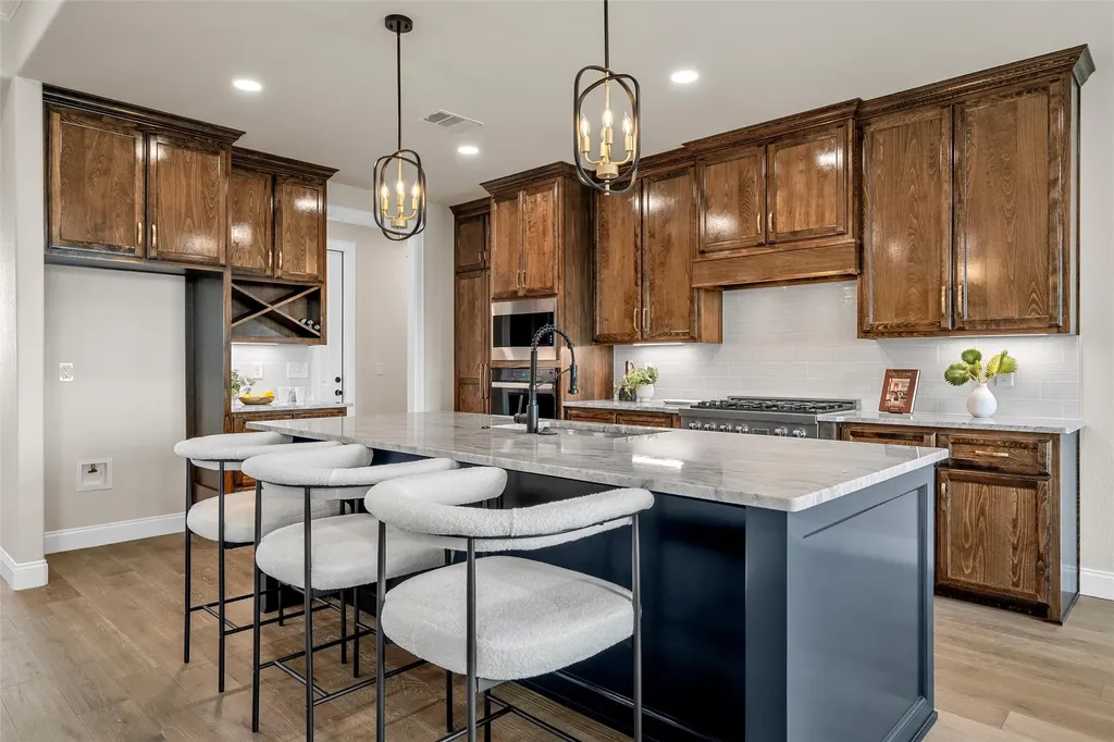1025 Galaxy Woodway TX 76712