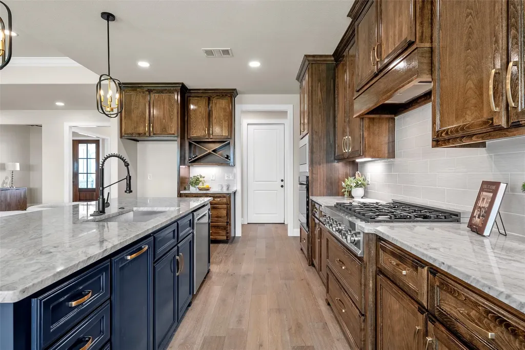 1025 Galaxy Woodway TX 76712