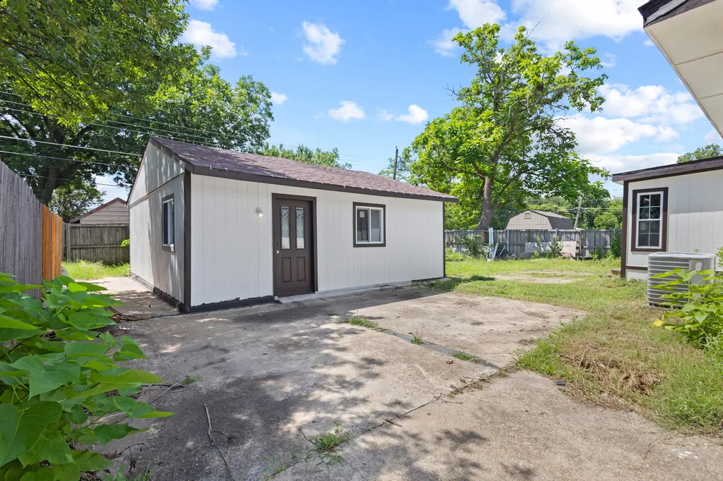 1706 Summit Street Mesquite TX 75149
