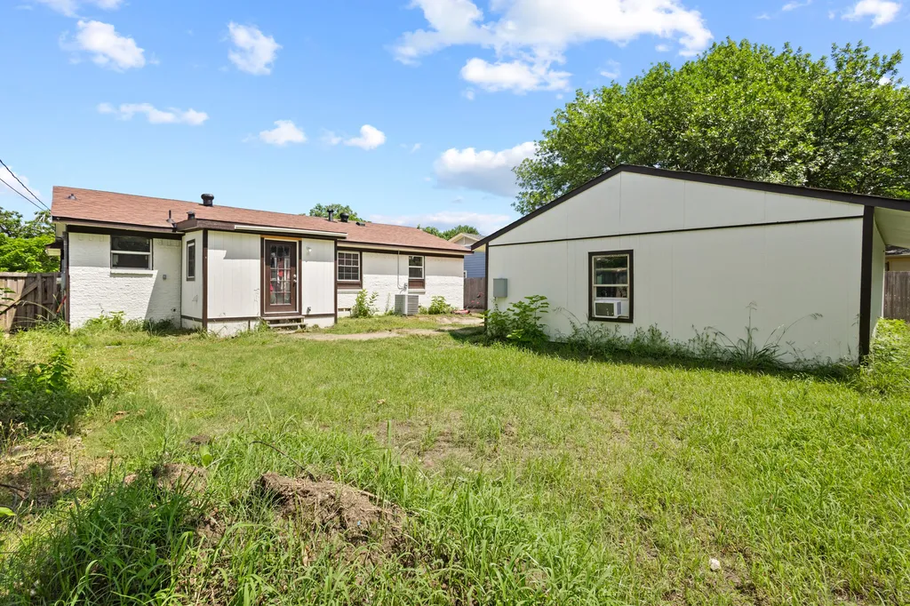1706 Summit Street Mesquite TX 75149