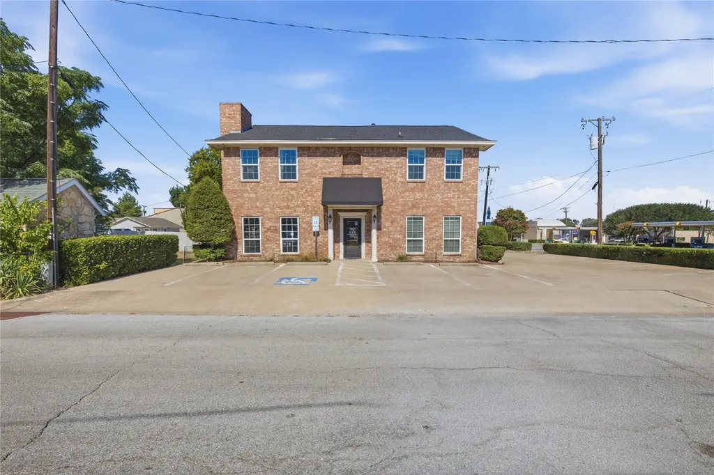 110 S Barto Street Grapevine TX 76051