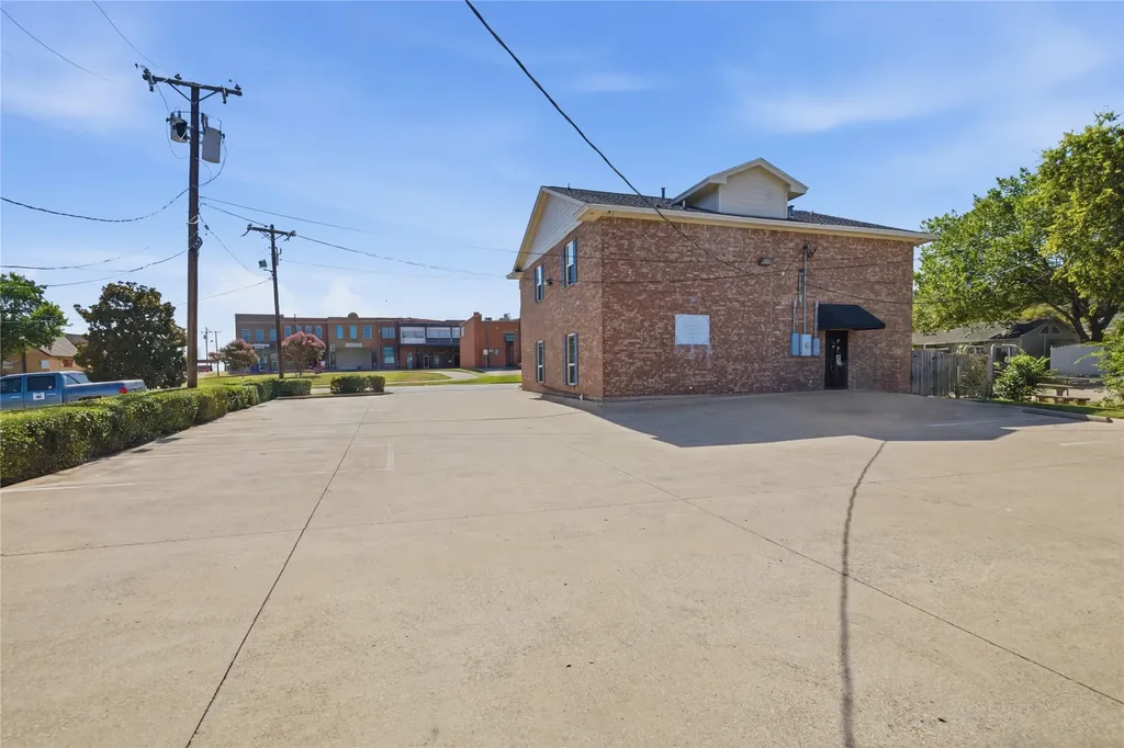 110 S Barto Street Grapevine TX 76051