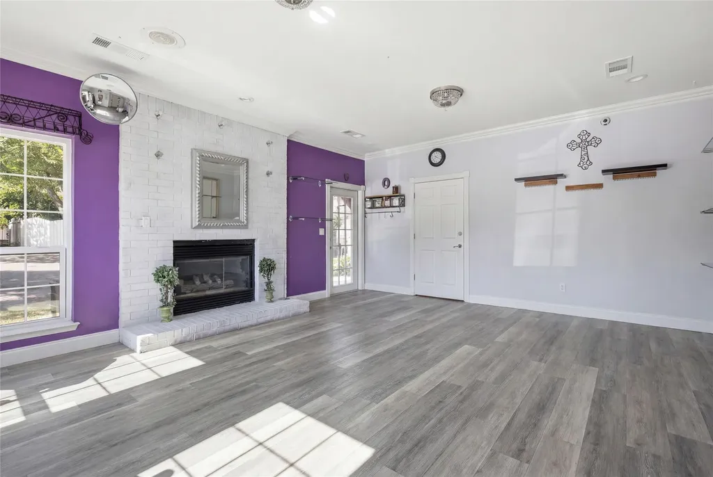 110 S Barto Street Grapevine TX 76051