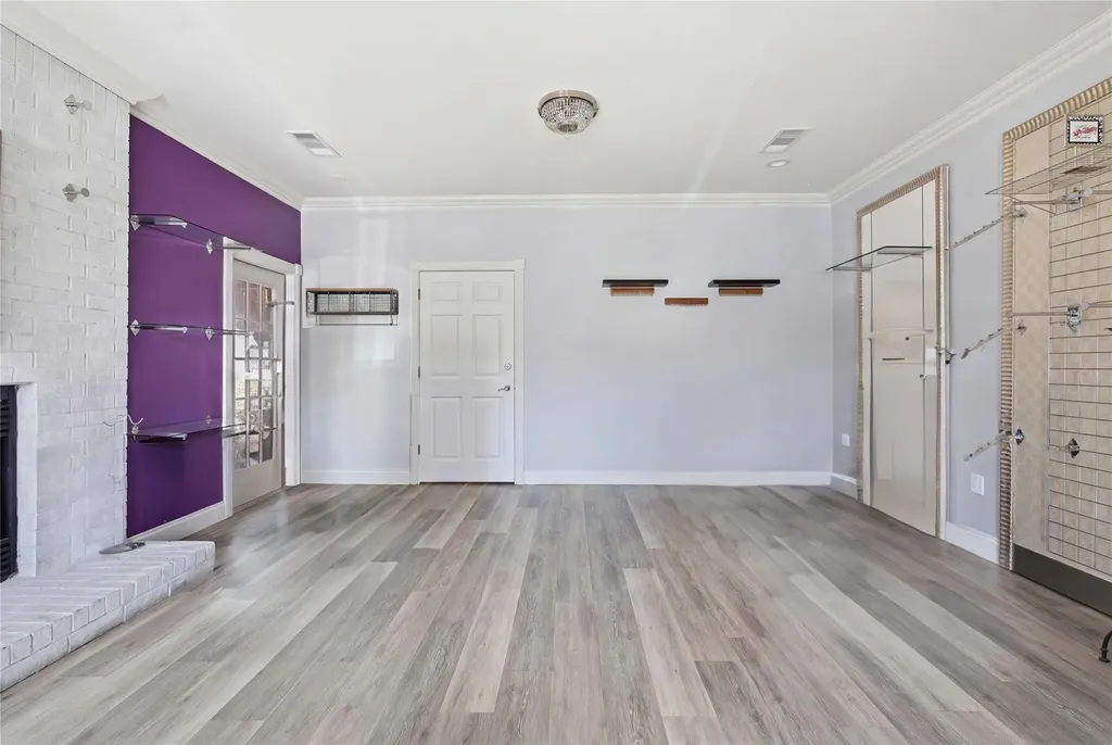 110 S Barto Street Grapevine TX 76051