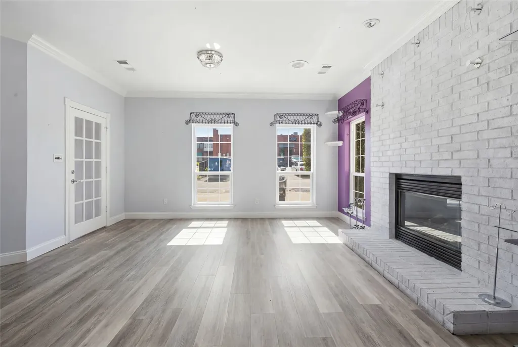 110 S Barto Street Grapevine TX 76051
