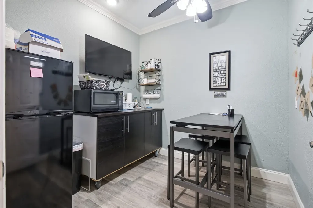 110 S Barto Street Grapevine TX 76051