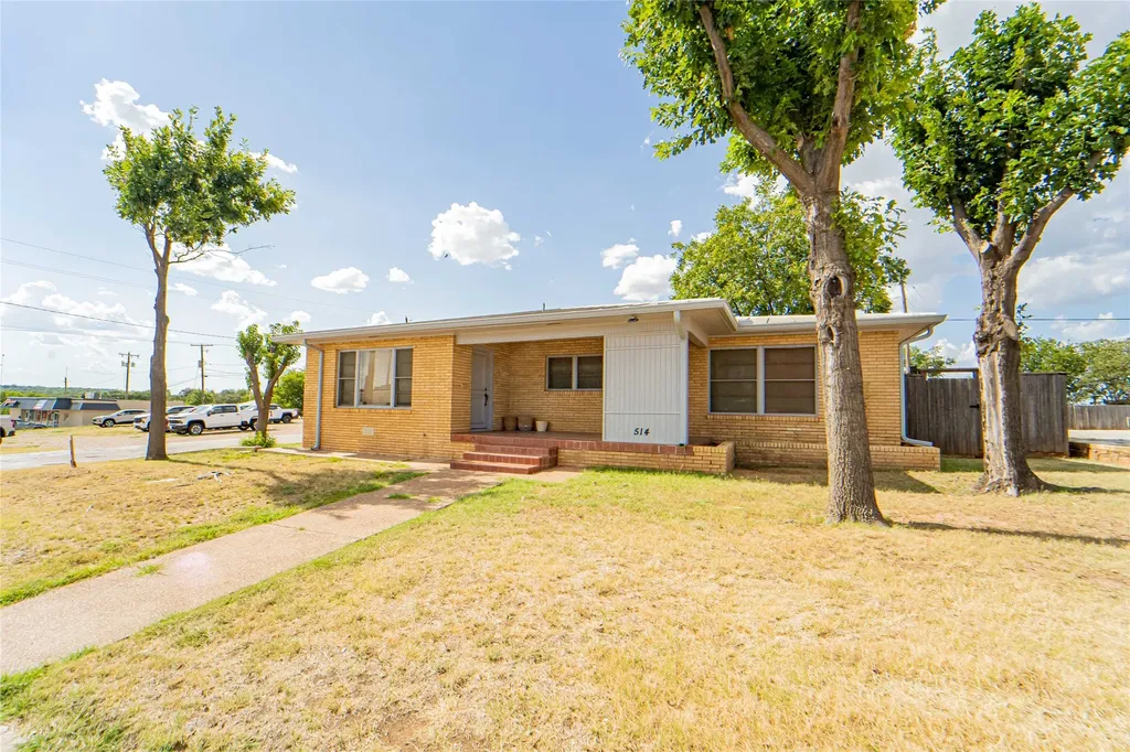 514 W Walker Street Breckenridge TX 76424