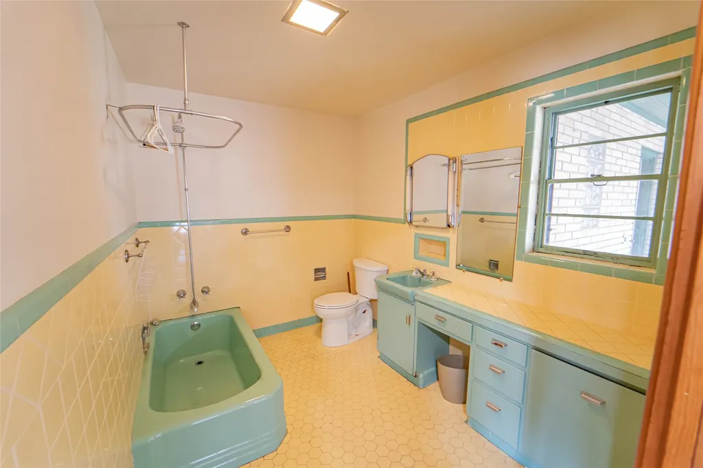 514 W Walker Street Breckenridge TX 76424