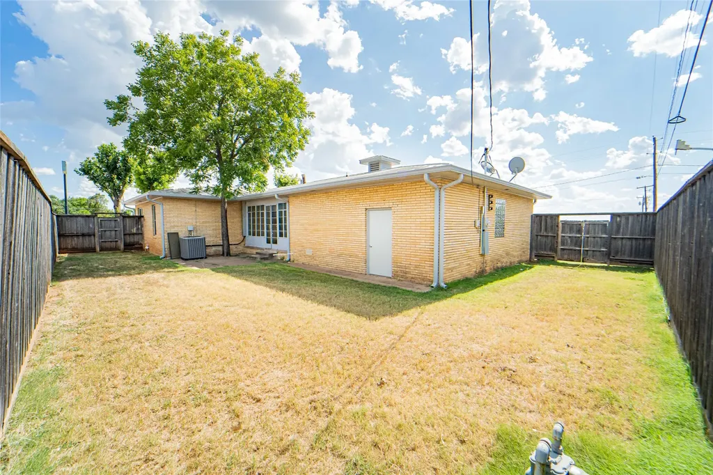 514 W Walker Street Breckenridge TX 76424