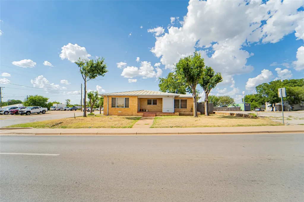 514 W Walker Street Breckenridge TX 76424