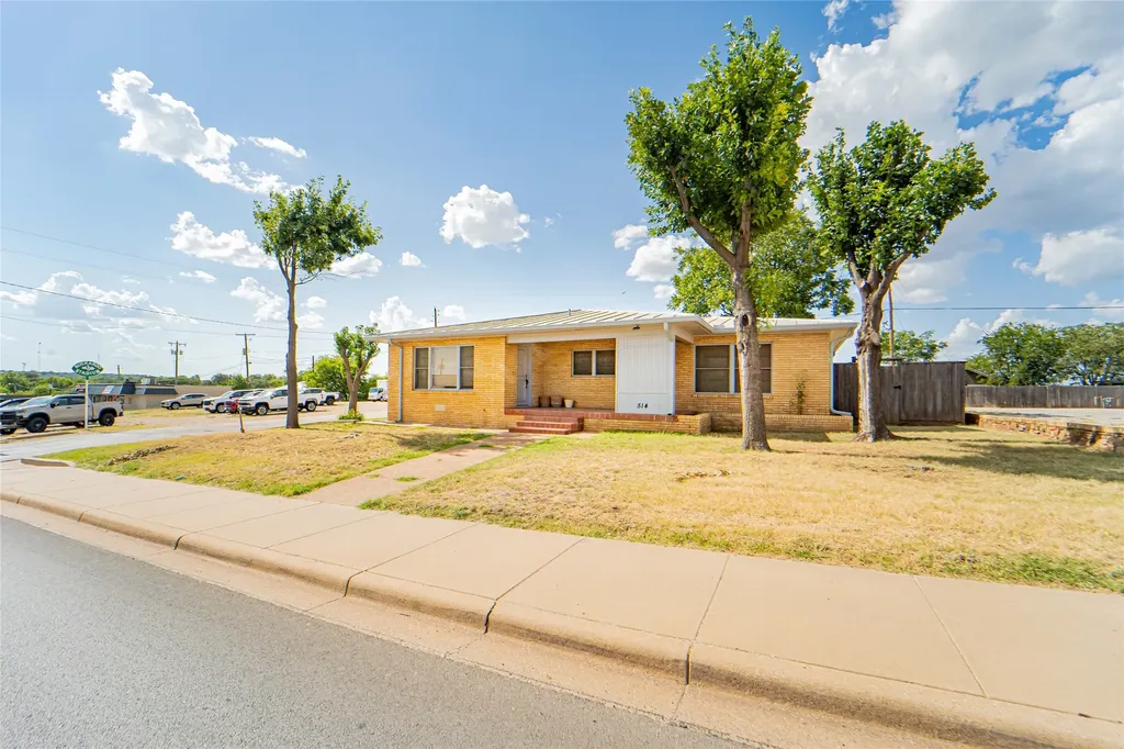 514 W Walker Street Breckenridge TX 76424