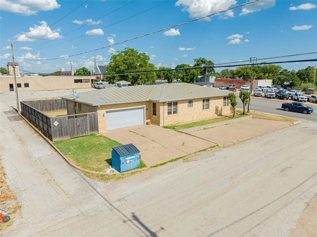 514 W Walker Street Breckenridge TX 76424