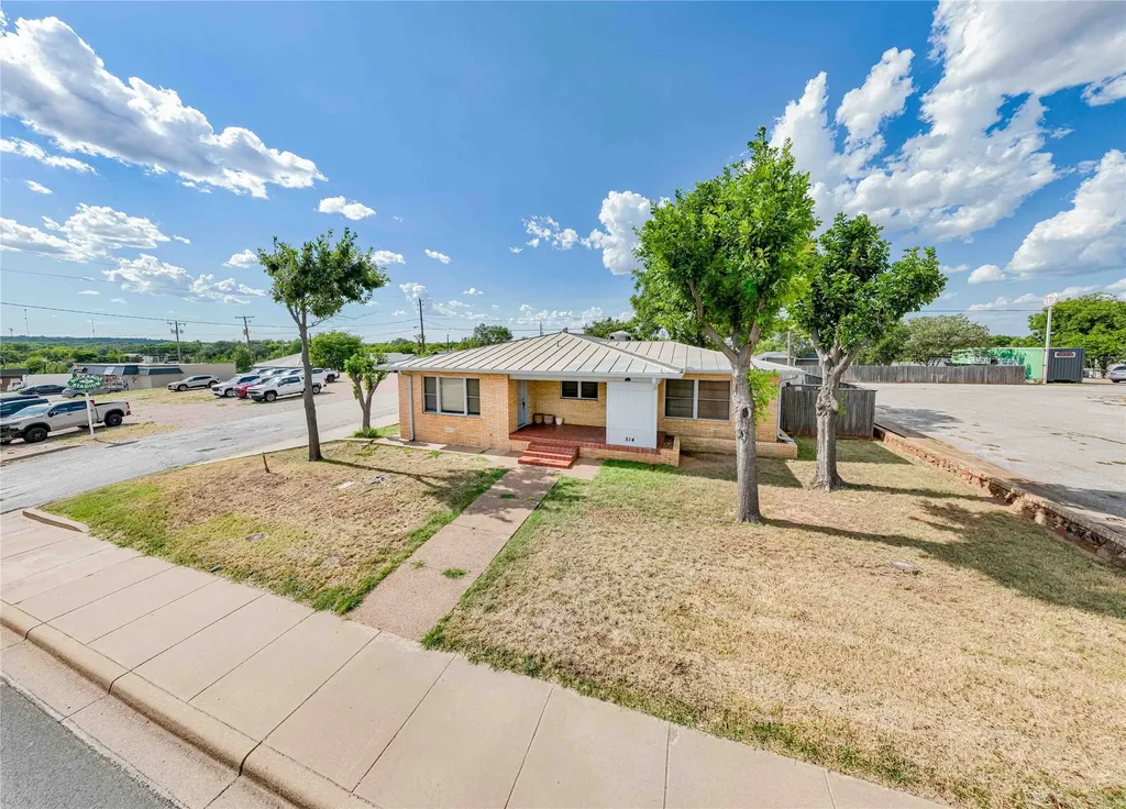 514 W Walker Street Breckenridge TX 76424