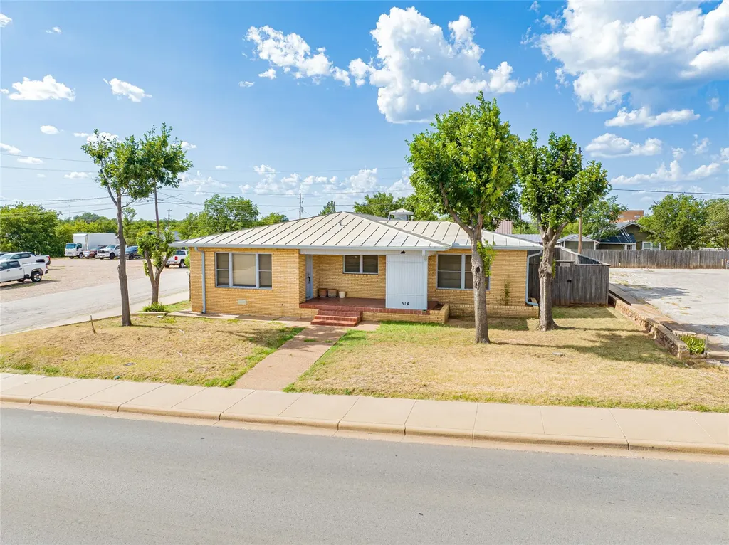 514 W Walker Street Breckenridge TX 76424