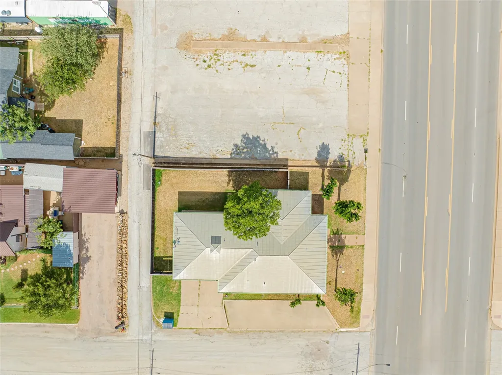 514 W Walker Street Breckenridge TX 76424