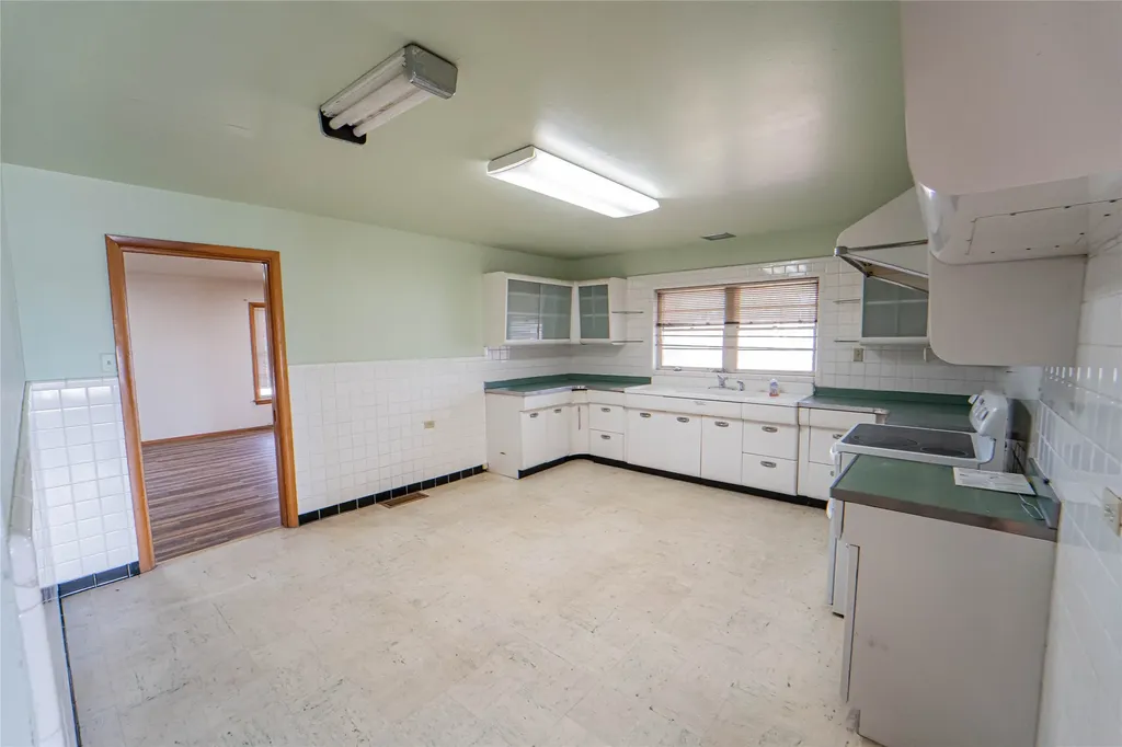 514 W Walker Street Breckenridge TX 76424