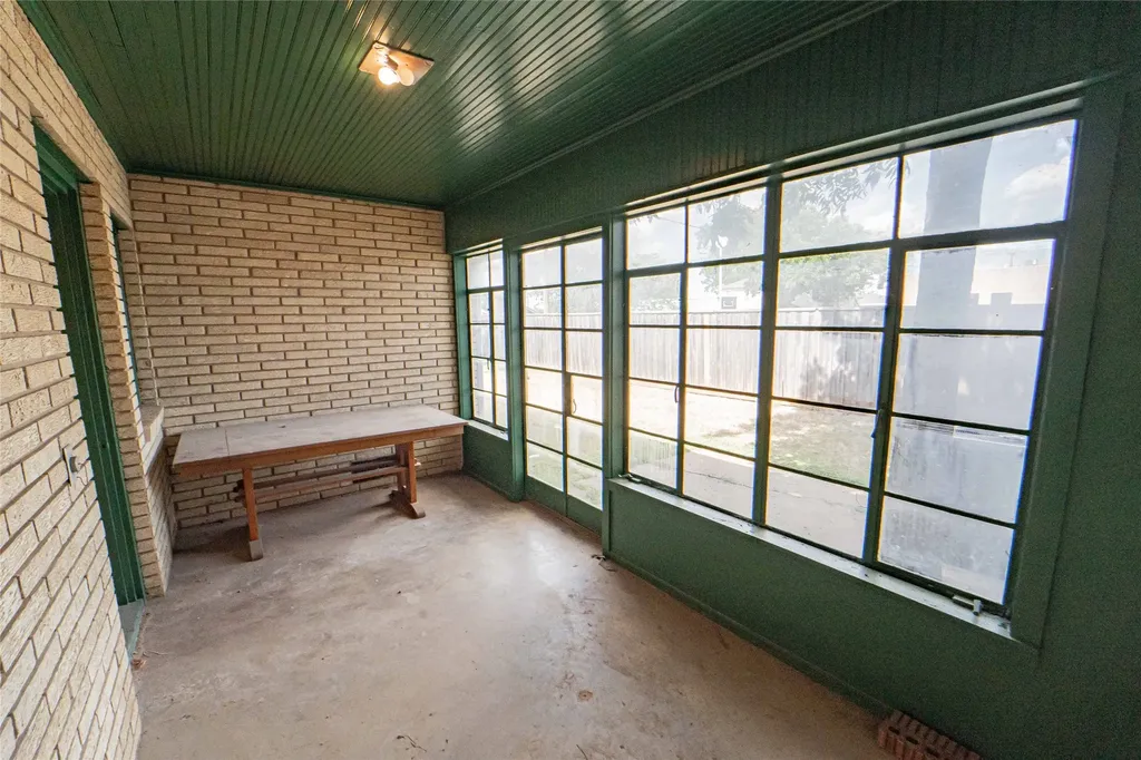 514 W Walker Street Breckenridge TX 76424
