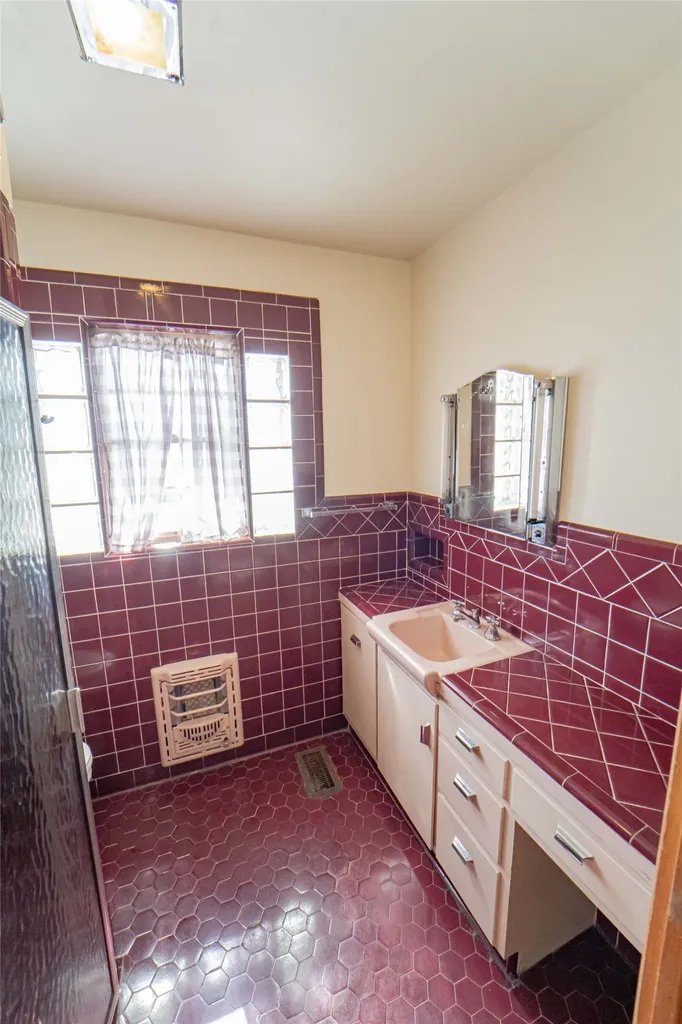 514 W Walker Street Breckenridge TX 76424