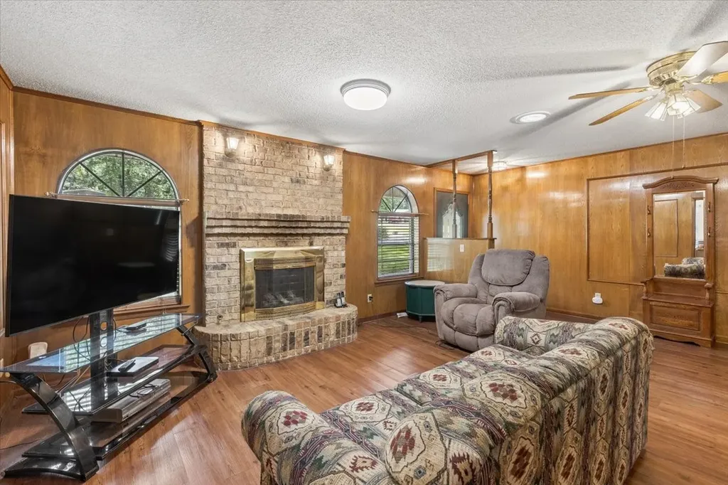 1160 County Road 2425 Mineola TX 75773