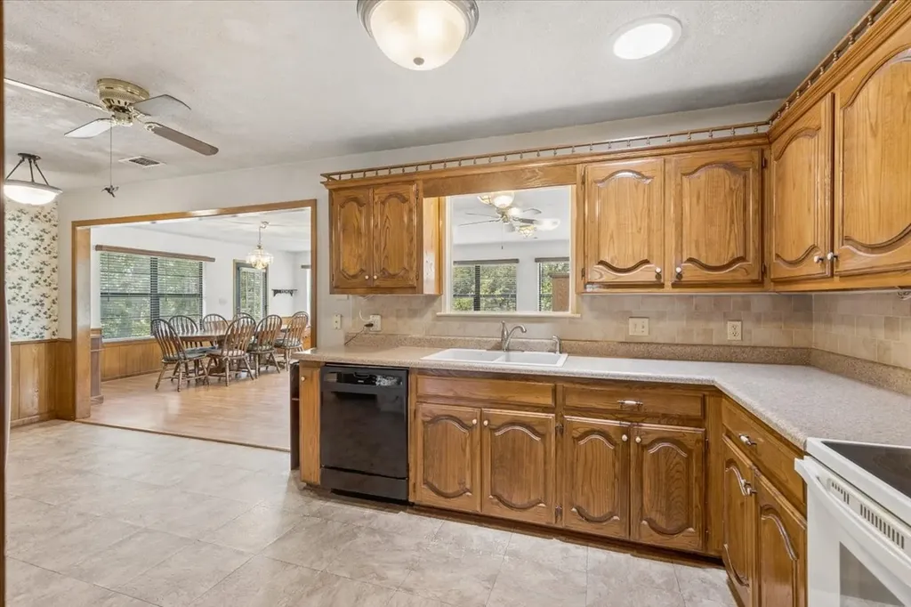 1160 County Road 2425 Mineola TX 75773