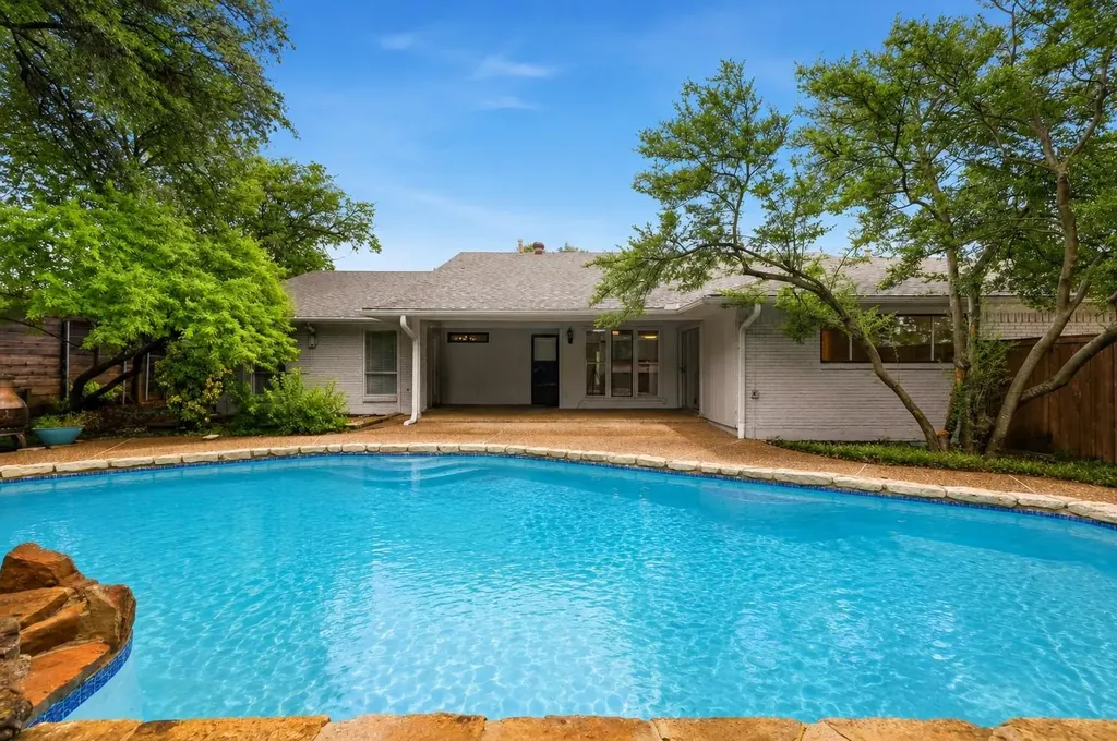 6908 Heatherknoll Drive Dallas TX 75248