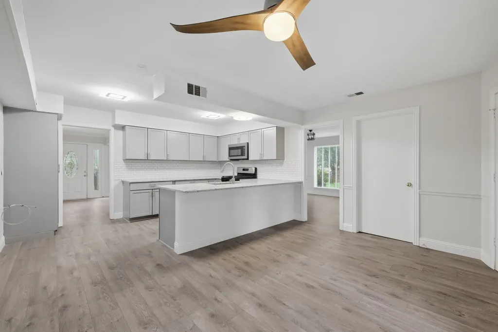 6908 Heatherknoll Drive Dallas TX 75248