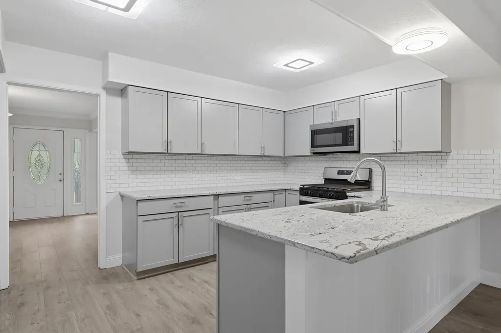 6908 Heatherknoll Drive Dallas TX 75248