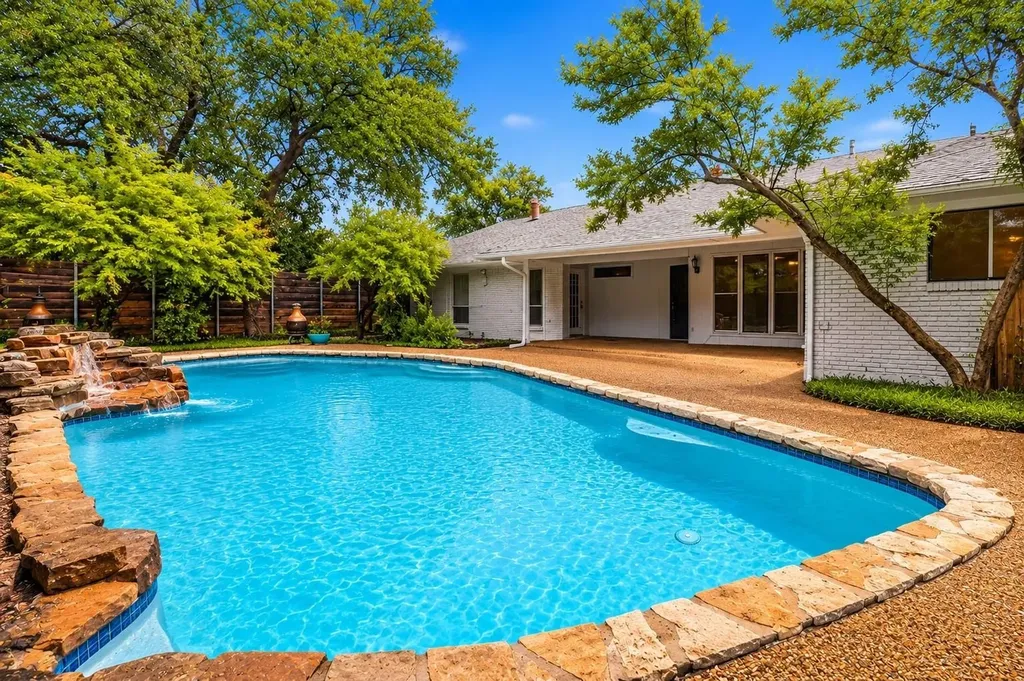 6908 Heatherknoll Drive Dallas TX 75248