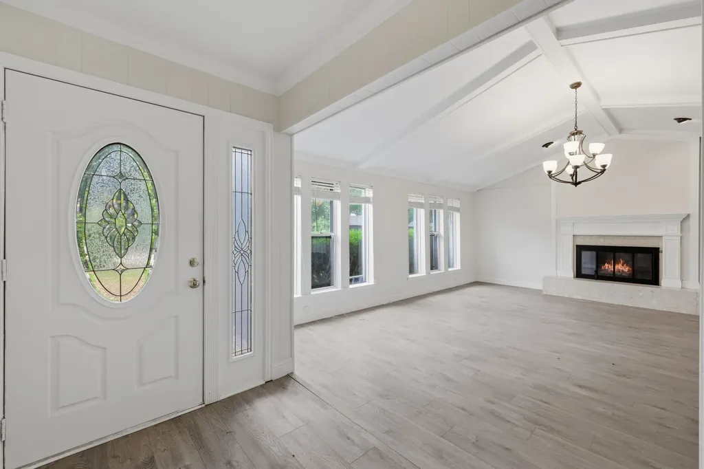 6908 Heatherknoll Drive Dallas TX 75248