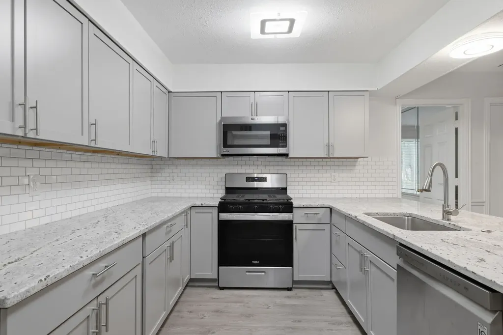 6908 Heatherknoll Drive Dallas TX 75248